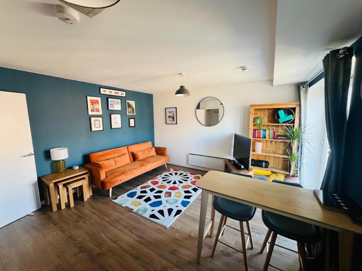Apartment Cool, Calm & Connected Manchester